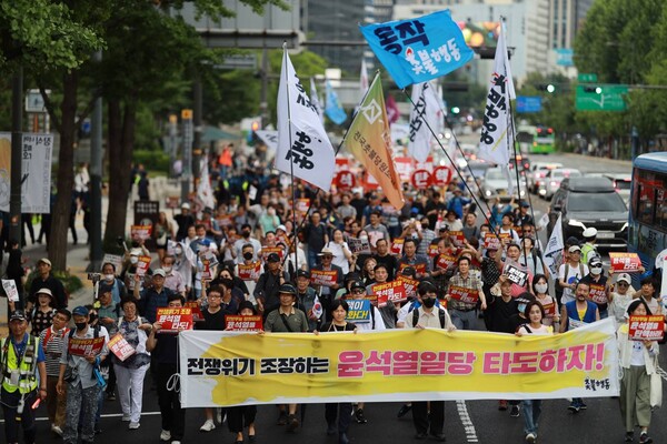 29일 서울시청과 서울역, 광화문 일대에서 열린 제96차 촛불집회 거리행진 모습.  2024. 06.29.   이호 작가