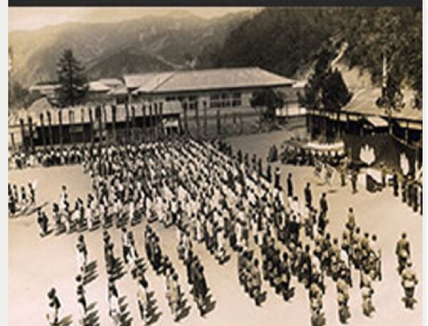 일제 강점기의 집단교육 현장 모습.   국립중앙도서관 고신문 디지털 컬렉션