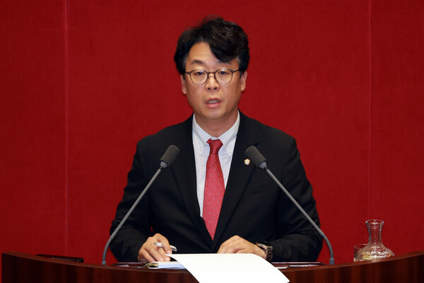 국민의힘 곽규택 의원이 4일 오전 열린 국회 본회의에서 '채상병특검법안' 반대 무제한토론(필리버스터)을 하고 있다. 2024.7.4. 연합뉴스