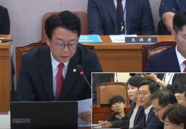 9일 오후 서울 여의도 국회에서 열린 법제사법위원회 전체회의에서 국민의힘 곽규택 의원이 "윤석열 대통령 탄핵소추 발의를 요구하는 국민 청원을 법사위에 상정하는 데 북한 조선노동당 담화가 참고된 것이 아닌지 의문이 든다"고 발언하자 더불어민주당 의원들이 거세게 항의하거나 어이없다는 듯 웃고 있다. 오마이TV 생중계 화면 갈무리