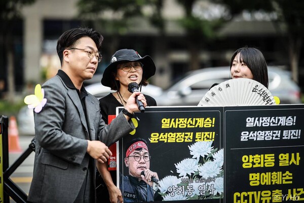 13일 오후 서울 시청역 앞 대로에서 열린 제98차 촛불대행진 집회에서 구본기 공동대표가 인터뷰를 진행하고 있다. 2024.7.13. 사진 이호 작가