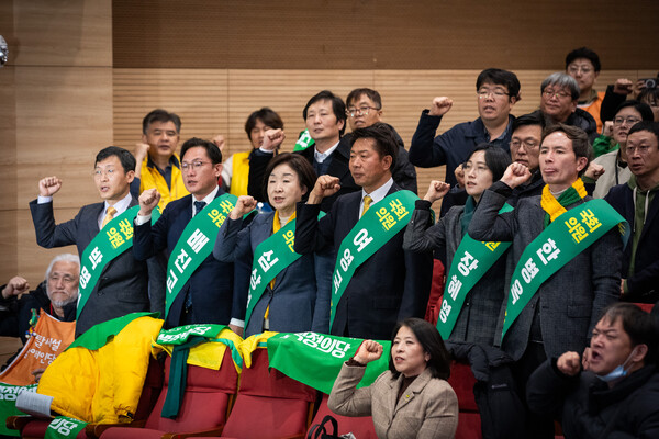 정의당과 녹색당이 3일 오후 국회 의원회관에서 선거연합정당인 녹색정의당 창당대회를 열고 있다. 2024.2.3 [녹색정의당 제공] 연합뉴스