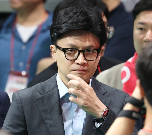 국민의힘 한동훈 당 대표 후보가 17일 오후 경기 고양시 고양 소노 아레나에서 열린 제4차 전당대회, 서울 인천 경기 강원 합동연설회에 입장하고 있다. 2024.7.17. 연합뉴스