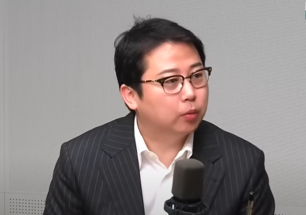 장예찬 전 국민의힘 최고위원이 12일 SBS 라디오 '김태현의 정치쇼'에 출연해 한동훈 당대표 후보가 법무부 장관 시절 '여론조성팀(댓글팀)'을 운영했다고 밝히고 있다. 유튜브 화면 갈무리