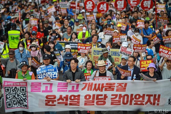 제98차 촛불대행진 집회가 13일 저녁 서울 시청역 앞 대로에서 열렸다.  2024.7.13. 사진 이호 작가