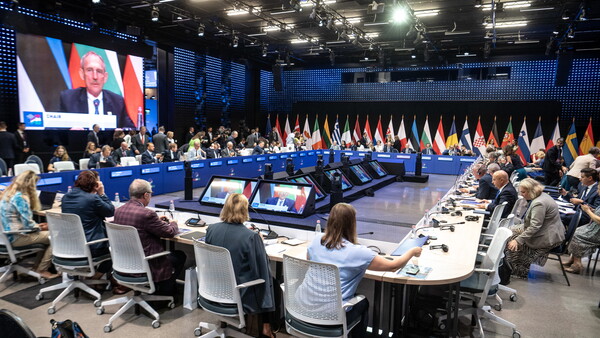 7월 22일 헝가리 부다페스트 바르케르트 바자르 컨퍼런스 홀에서 열린 유럽연합 내무장관 비공식 회의 참가자들. 2024.7.22. EPA 연합뉴스