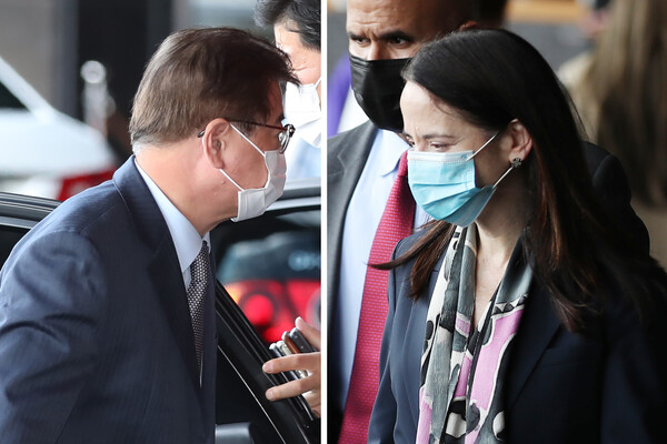 서울을 방문한 애브릴 헤인스 미국 국가정보국장이 2021년 10월 18일 숙소인 서울 중구 신라호텔에서 나오고 있다. (사진 오른쪽) 왼쪽 사진은 서훈 국가안보실장이 헤인스와 만나기 위해 같은날 신라호텔에 들어가는 장면.  2021.10.18. 연합뉴스 