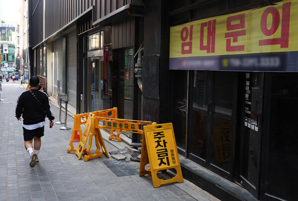 지난해 외식업체 폐업률이 코로나19 시기보다 높아진 것으로 나타났다. 사진은 이날 서울 시내 한 상가 공실의 모습. 2024.4.28. 연합뉴스