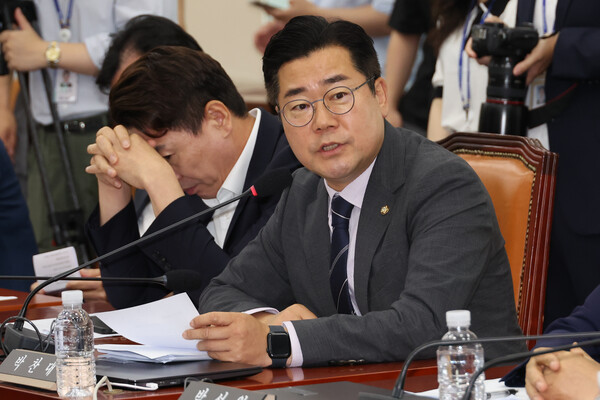 1일 오전 국회에서 국방위원회 전체회의에서 더불어민주당 소속 위원인 박찬대 당대표 직무대행 겸 원내대표가 의사진행발언을 하고 있다. 2024.8.1. 연합뉴스