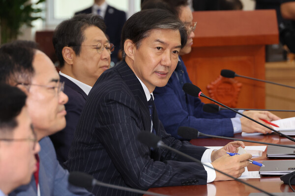 1일 오전 국회에서 국방위원회 전체회의에서 조국혁신당 소속 위원인 조국 대표가 의사진행발언을 하고 있다. 2024.8.1. 연합뉴스