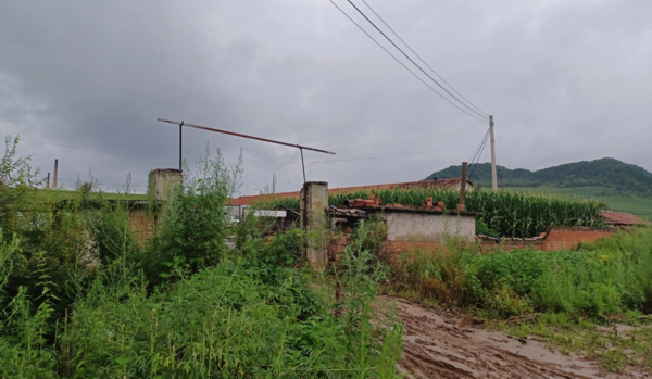 신흥무관학교가 있었던 곳에는 중국인 농가가 들어서 있고 안내판이나 표지석 같은 학교의 흔적은 찾아볼 수 없다. 박창식 전 국방홍보원장 촬영 사진.