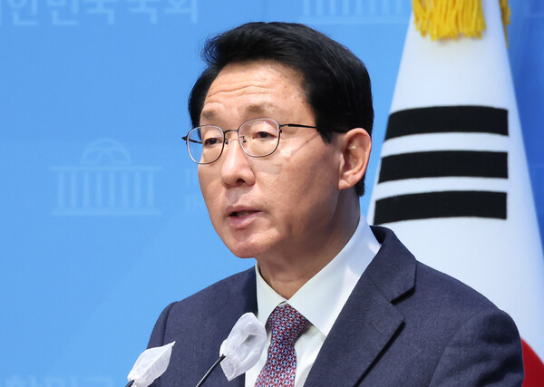 국민의힘 김상훈 정치개혁특별위원회 간사가 5일 국회 소통관에서 기자회견을 열고 병립형 비례대표제를 촉구하고 있다. 2024.2.5. 연합뉴스