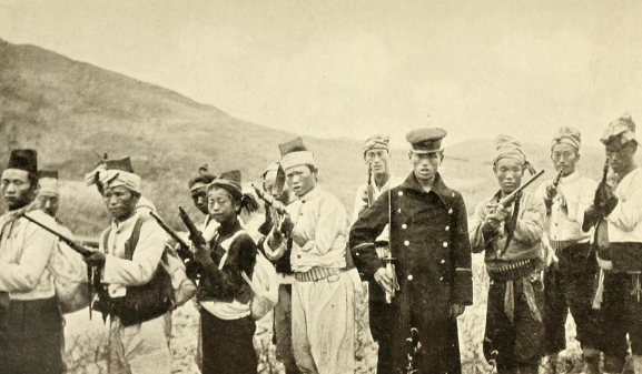 영국 ‘데일리 메일’ 특파원 매켄지가 1907년 경기도 양평에서 찍은 의병 사진. TV드라마 ‘미스터 션샤인’에 등장해 널리 알려졌다.