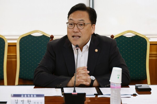 김병환 금융위원회 위원장이 5일 오전 서울 중구 은행회관에서 열린 금융리스크 점검회의에서 4대 위험 요인을 점검하고 향후 대응 방안에 대해 발언하고 있다. 2024.8.5 [금융위원회 제공] 연합뉴스