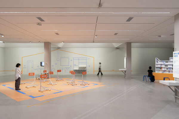 '연결하는 집: 대안적 삶을 위한 건축' 워크숍 공간.