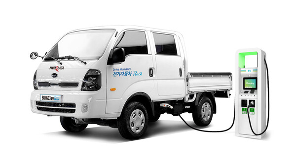  파워프라자가 긴급 정지버튼을 시범 장착할 '봉고3ev피스'. 