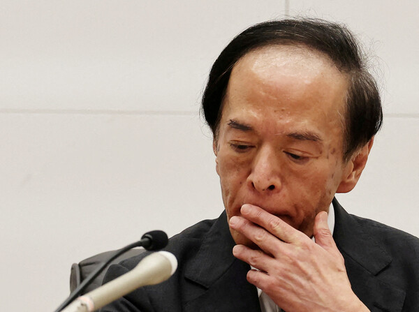 지난 6월 14일 우에다 가즈오 일본은행 총재가 일본은행 금융정책결정회의 뒤 기자 회견에 참석해 심각한 표정을 하고 있다. 2024.6.14. 로이터 연합뉴스