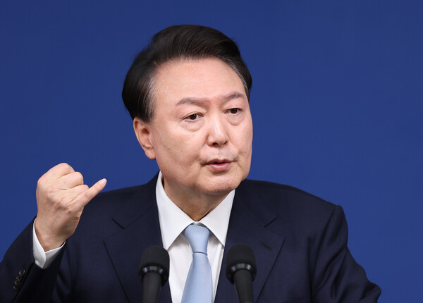 윤석열 대통령이 29일 오전 서울 용산 대통령실 청사 브리핑실에서 열린 국정브리핑 및 기자회견에서 취재진의 질문에 답하고 있다. 2024.8.29. 연합뉴스