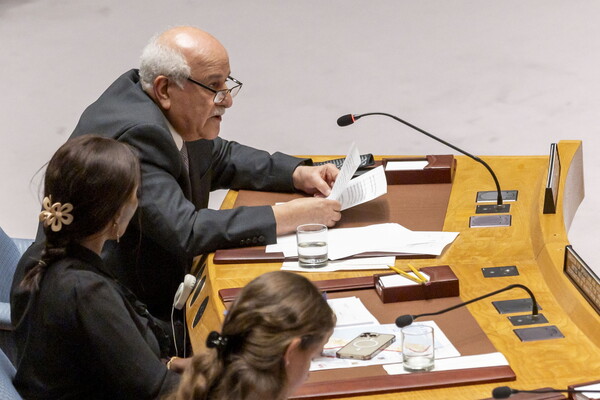 팔레스타인의 리야드 만수르 주유엔 대사가 4일(현지시간) 뉴욕 유엔본부에서 진행된 안전보장이사회 회의에서 발언하고 있다. 2024. 09. 04 [EPA=연합뉴스]