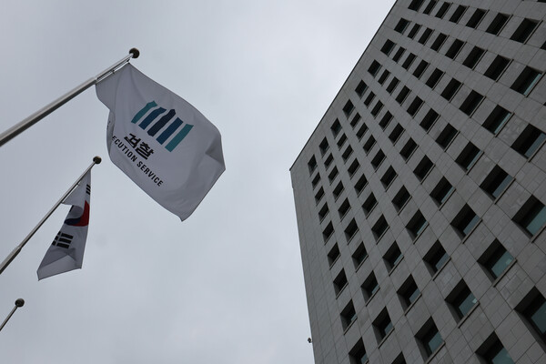 명품가방 수수 의혹으로 윤석열 대통령 부인 김건희 여사를 재판에 넘기는 게 적절한지 판단하기 위한 검찰 수사심의위원회(수심위)가 6일 열렸다. 사진은 이날 오후 서울 서초구 대검찰청. 2024.9.6 연합뉴스