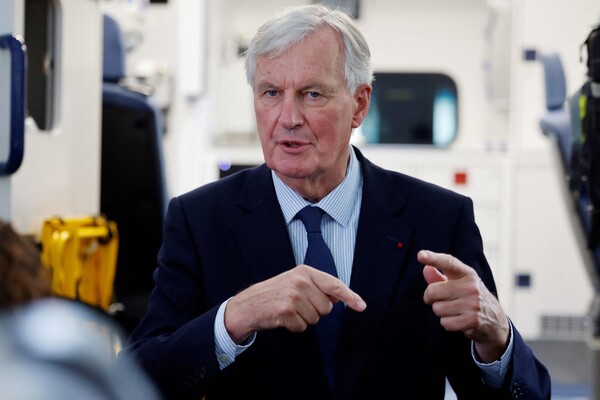 신임 미셸 바르니에 프랑스 총리가 7일 파리 시내의 네케르 병원을 찾았다. 2024. 09. 07 [AFP=연합뉴스]