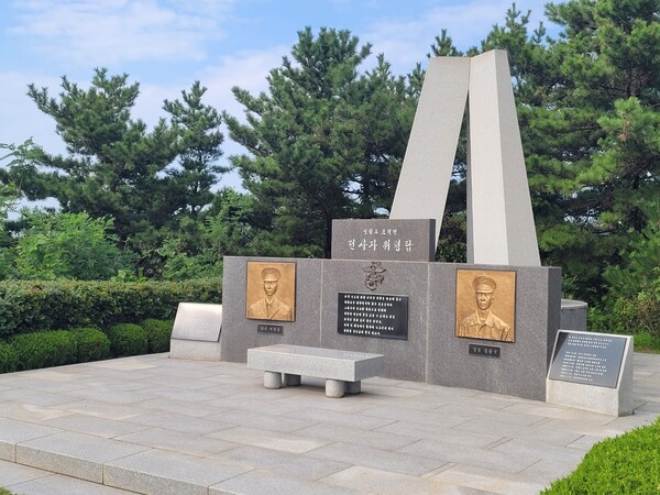 2010년 11월 23일 연평도 포격전 당시 해병대 전사자 위령탑. 군인 외에도 민간인 2명이 사망하고 수십 명이 다쳤다. 민간인 위령비는 연평면 공원묘지 입구에 있다. 2024.9.4. 시민언론 민들레 