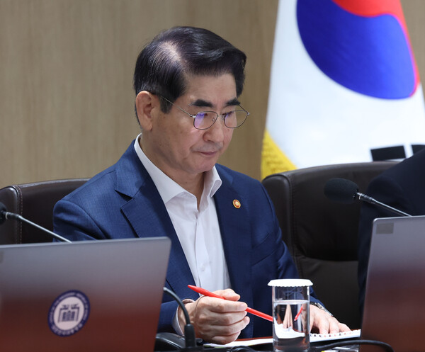 김용현 국방부 장관이 10일 서울 용산 대통령실 청사에서 열린 국무회의에 참석하고 있다. 2024.9.10 [대통령실통신사진기자단] 연합뉴스