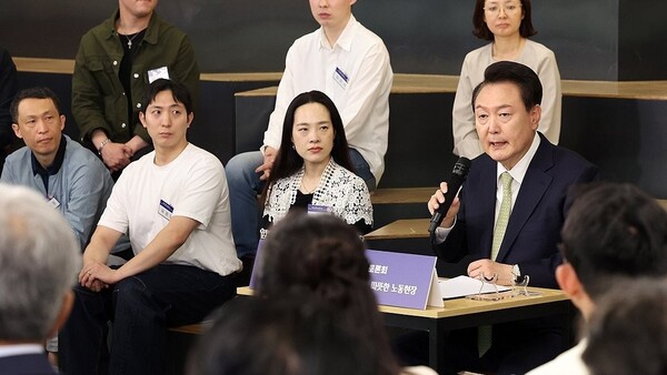 윤석열 대통령이 14일 서울 중구 서울고용복지플러스센터에서 열린 25번째 ‘국민과 함께하는 민생토론회’에서 모두 발언하고 있다. 2024.5.14. [대통령실통신사진기자단] 연합뉴스
