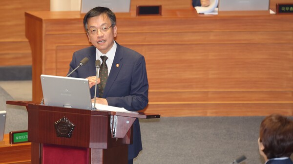 최상목 부총리 겸 기획재정부 장관이 국회 본회의가 열린 11일 오후 더불어민주당 이언주 의원의 경제 분야 대정부 질문에 답하고 있다. 2024.9.11. 연합뉴스