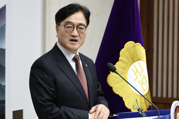 우원식 국회의장이 11일 오후 서울 여의도 국회에서 현안 관련 기자회견을 하고 있다. 우 의장은 의정 갈등 해소에 집중하기 위해 특검법 등의 처리를 추석 이후로 미루자고 제안했다. 2024.9.11. 연합뉴스