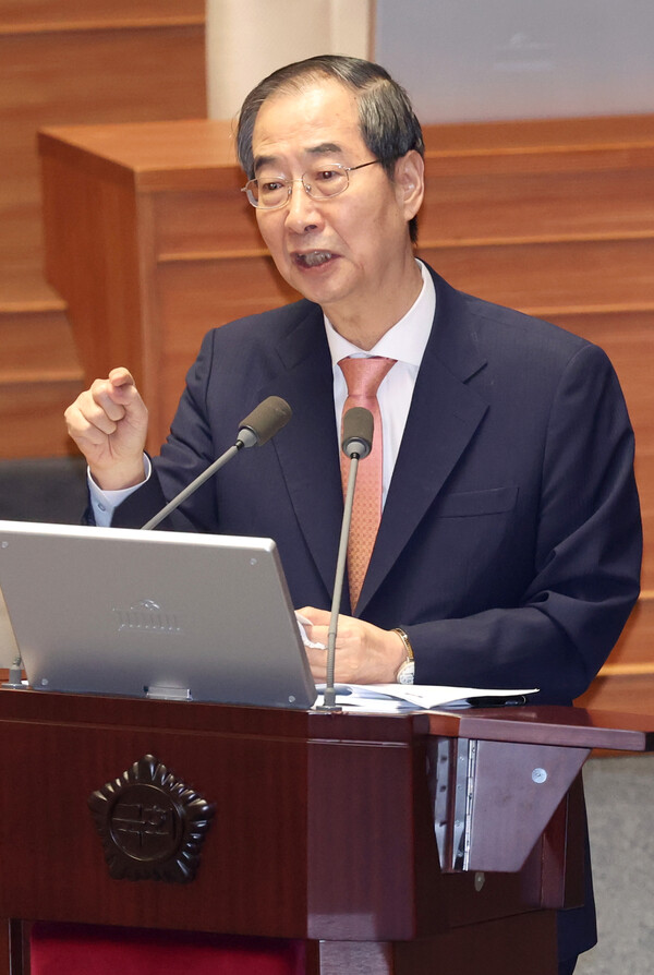 한덕수 국무총리가 12일 오후 국회 본회의장에서 열린 교육·사회·문화 분야 대정부질문에서 더불어민주당 남인순 의원의 질문에 답하고 있다. 2024.9.12. 연합뉴스