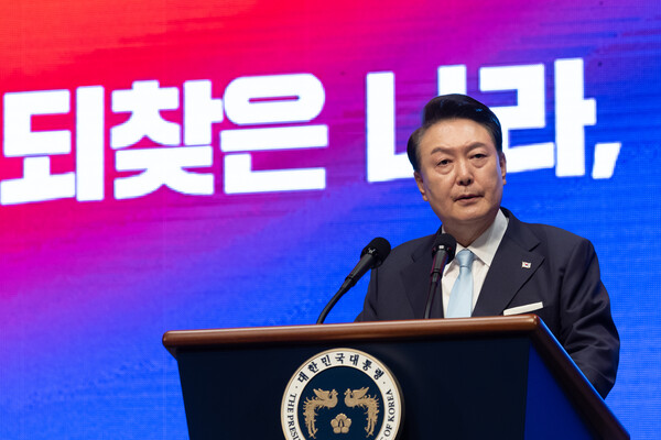 윤석열 대통령이 15일 서울 종로구 세종문화회관에서 열린 제79주년 광복절 경축식에서 경축사를 하고 있다. 2024.8.15 [대통령실 제공] 연합뉴스