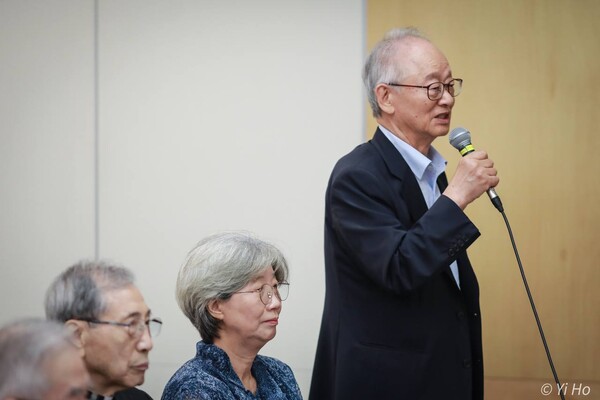 20일 전국비상시국회의 주최로 서울 정동 프란치스코 교육회관에서 열린 '1500인 시국선언' 기자회견에서 이부영 자유언론실천재단 명예이사장이 발언하고 있다. 이호 사진작가