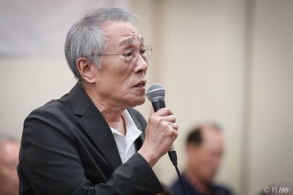 20일 전국비상시국회의 주최로 서울 정동 프란치스코 교육회관에서 열린 '1500인 시국선언' 기자회견에서 황석영 작가가 발언하고 있다. 이호 사진작가