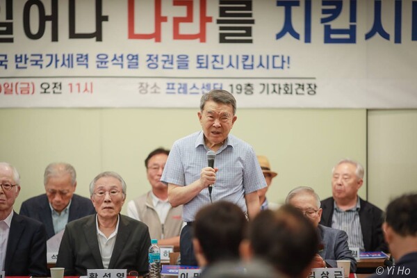 20일 전국비상시국회의 주최로 서울 정동 프란치스코 교육회관에서 열린 '1500인 시국선언' 기자회견에서 이만열 전 국사편찬위원장이 발언하고 있다. 이호 사진작가