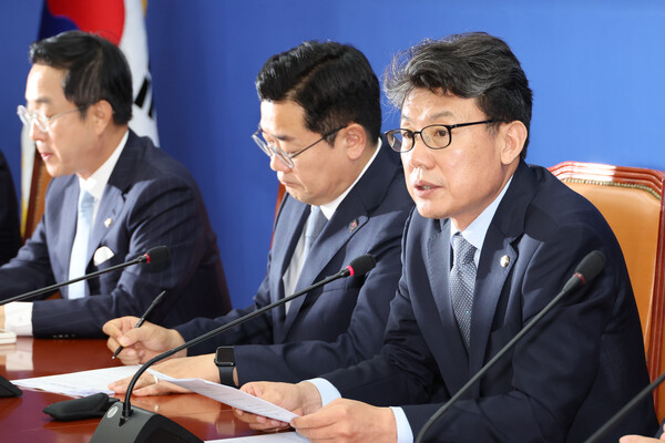 더불어민주당 진성준 정책위의장이 12일 오전 서울 여의도 국회에서 열린 정책조정회의에서 발언하고 있다. 2024.9.12. 연합뉴스