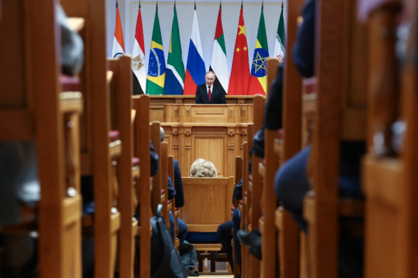 블라디미르 푸틴 러시아 대통령이 생페테르부르크에서 열린 브릭스 포럼에서 연설하고 있다.  2024. 07. [로이터=연합뉴스 자료사진]