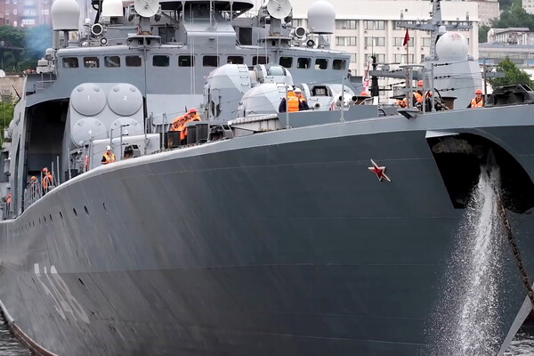 17일 블라디보스토크에 러시아 태평양함대 전함들이 중-러 연합훈련에 참가하기 위해 출항을 기다리고 있다. 2023.7.17. TASS 연합뉴스 