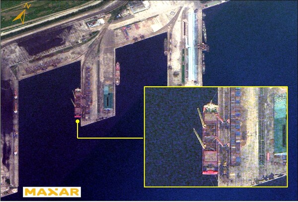 국정원이 러시아 선박이 북한 무기를 싣고 나진항을 출항하는 장면이라며 공개한 사진. 2024.10.18. [국정원 보도자료] 시민언론 민들레 