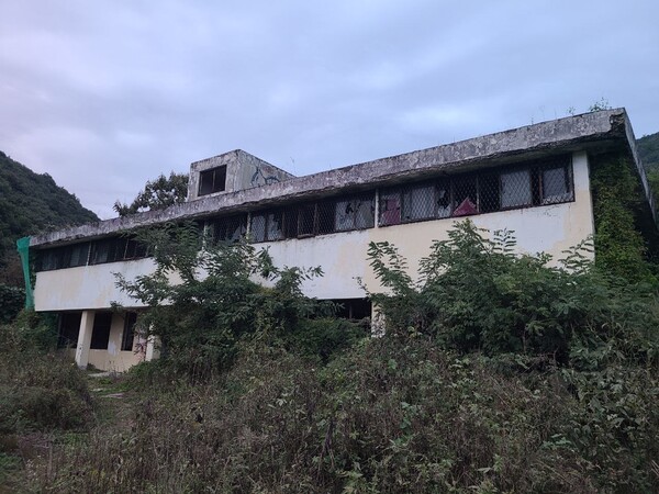 경기 동두천시 소요산 입구 주차장 인근에 있는 옛 성병 관리소. 2024.10.6. 김성진 기자