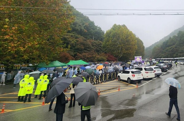 동두천 옛 성병관리소 철거 촉구 관제 데모. 연합뉴스 자료사진