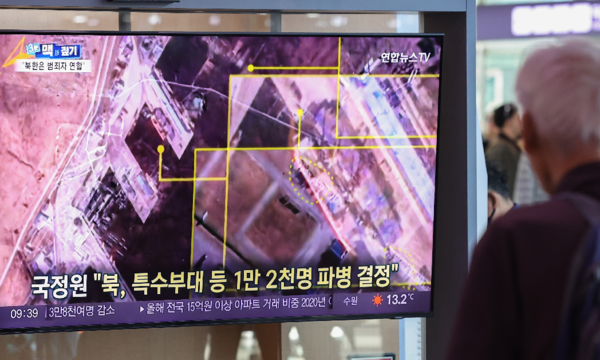 북한이 러시아를 돕기 위해 우크라이나전에 대규모 특수부대를 파병하고 있는 것으로 알려진 가운데 20일 오전 서울역 대합실 TV에서 관련 뉴스가 흘러나오고 있다. 연합뉴스