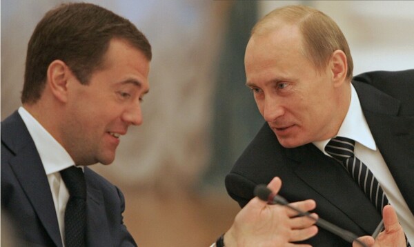 푸틴 대통령과 그의 최측근 드미트리 메드베데프 러시아 국가안보화의 부의장.  위키백과