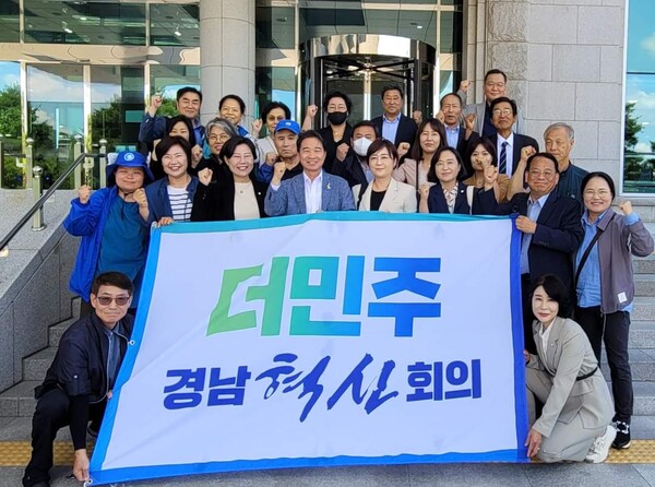 6월 3일 더민주전국혁신회의 제2기 출범식 및 전국대회. 송순호 최고위원 페이스 북.