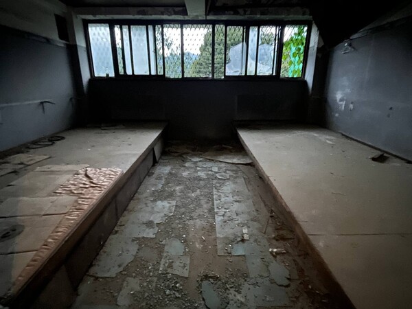 경기 동두천시 옛 성병 관리소 내부. 과거 군대 내무반과 유사한 구조다. 2024.10.6. 김성진 기자