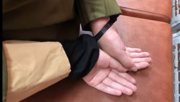 경찰은 지난 4일 한국대학생진보연합(대진연) 회원들을 연행하면서 손목을 케이블타이로 묶었다. 대진연 페이스북