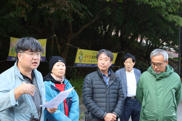 공대위 최현진 집행위원장이 8일 경기 동두천시 옛 성병관리소 앞에서 동두천시에 요구하는 사항들에 대해 설명하고 있다. 2024.10.8. 임석규 프리랜서 기자