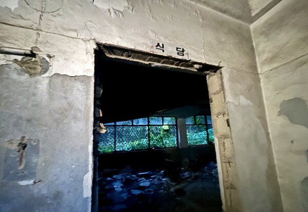 경기 동두천시 옛 성병 관리소 내부. 과거에 식당으로 사용했던 공간. 2024.10.6. 김성진 기자
