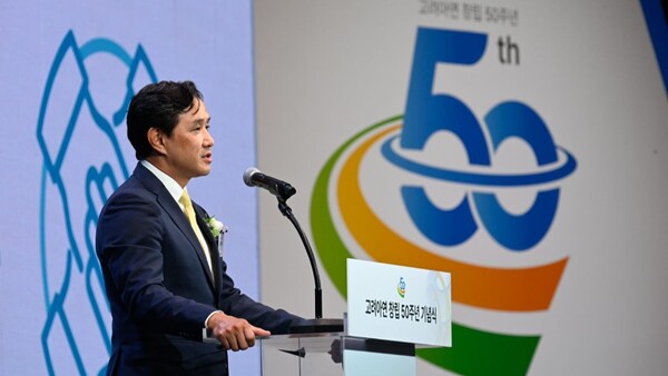 최윤범 고려아연 회장이 창립기념일(8월1일)을 하루 앞둔 7월 31일 울산에서 열린 고려아연 창립 50주년 기념식에서 발언하고 있다. 2024.7.31 [고려아연 제공] 연합뉴스