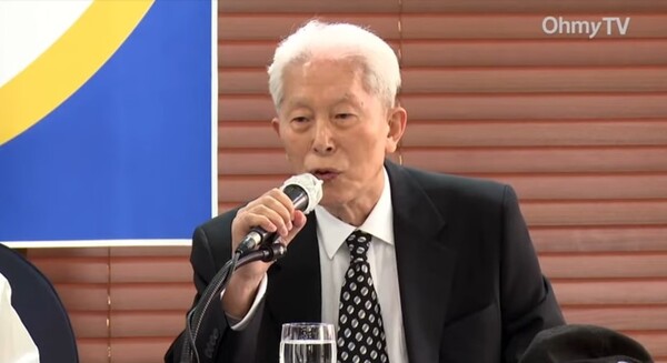 14일 전국비상시국회의 주최로 서울 프레스센터 서울라운지에서 열린 민주화 운동 원로 108인의 한반도 평화를 위한 외신 기자회견에서 신홍범 전 조선투위 위원장이 발언하고 있다. 2024.10.14 [오마이TV 캡처]